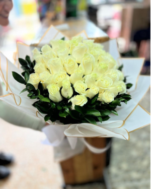 Bouquet  de condolencias en papel  coreano x  50 rosas blancas R27