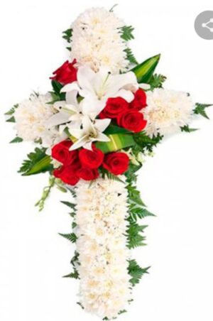 Cruz en flores blancas, rosas y lirios   R19