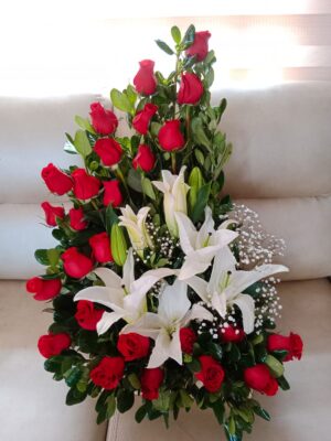 Arreglo  rosas y lirios fúnebre R15